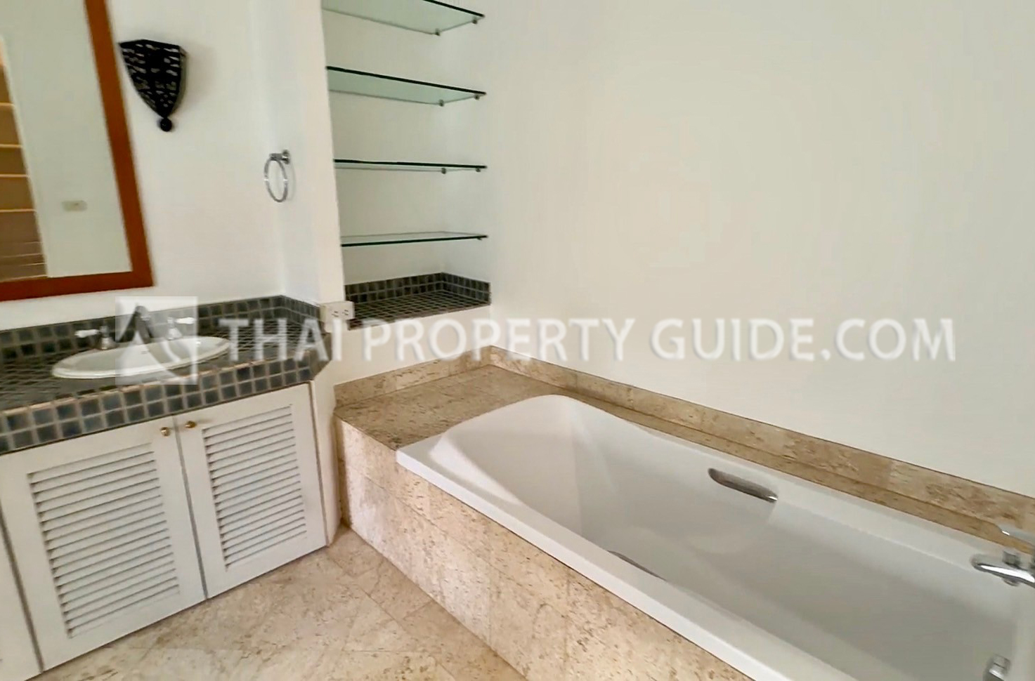 House with Private Pool in Sukhumvit 